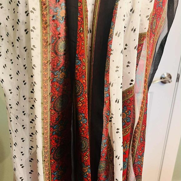 🌺 Vintage 100% Silk Oversized Scarf – Handmade in Spain - Picture 9 of 15